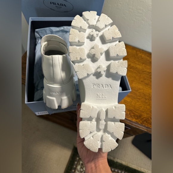 SOLD ⭐️ Prada Monolith Lug Sole 💫 Loafers White 💫 - Picture 5 of 10